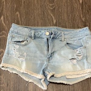 American eagle distressed light wash jean shorts 8